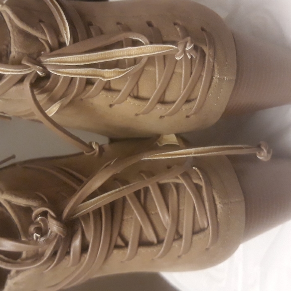 Gently Worn Shoedazzle Khaki Ankle Bootie. 3.75" heel Size 9.5 - Picture 2 of 5